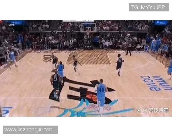 镜头捕捉:独行侠赛场小动作引发热议 镜头捕捉:独行侠赛场小动作引发热议